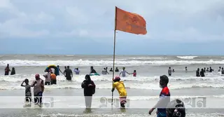 কক্সবাজার সৈকতে নেমে এক পর্যটকের মৃত্যু, নিখোঁজ আরও একজন